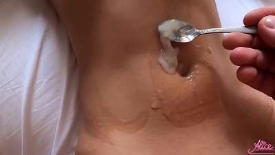 Dyp blowjob og lidenskapelig sex-nærbilde - spist sperm