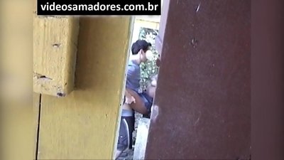 Voyeur filmer ungt par til han oppdager videoopptak