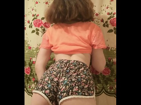 ❤️ Sexy ung babe tar av seg shortsen på kamera Pornovideo ved no.com-porn-mz.ru