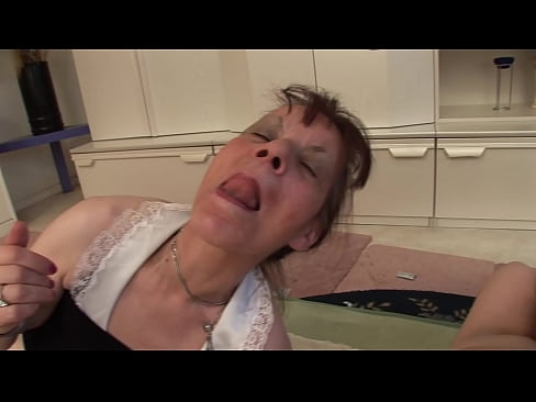 ❤️ To bestemødre og en bestefar har en trekant Pornovideo ved no.com-porn-mz.ru
