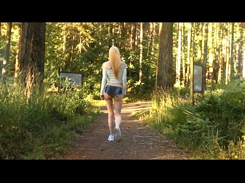 ❤️ Vakker kvinne beveger seg sakte, ikke nakenvideo Pornovideo ved no.com-porn-mz.ru