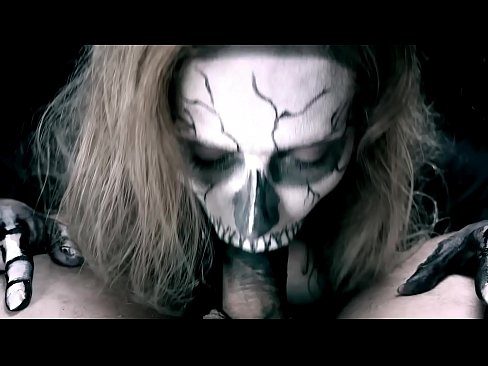 ❤️ Demon jente suger kuk med sin svarte munn og svelger cum. Pornovideo ved no.com-porn-mz.ru